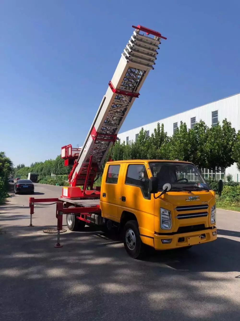 大安镇附近的云梯车出租服务：轻松解决高空作业需求