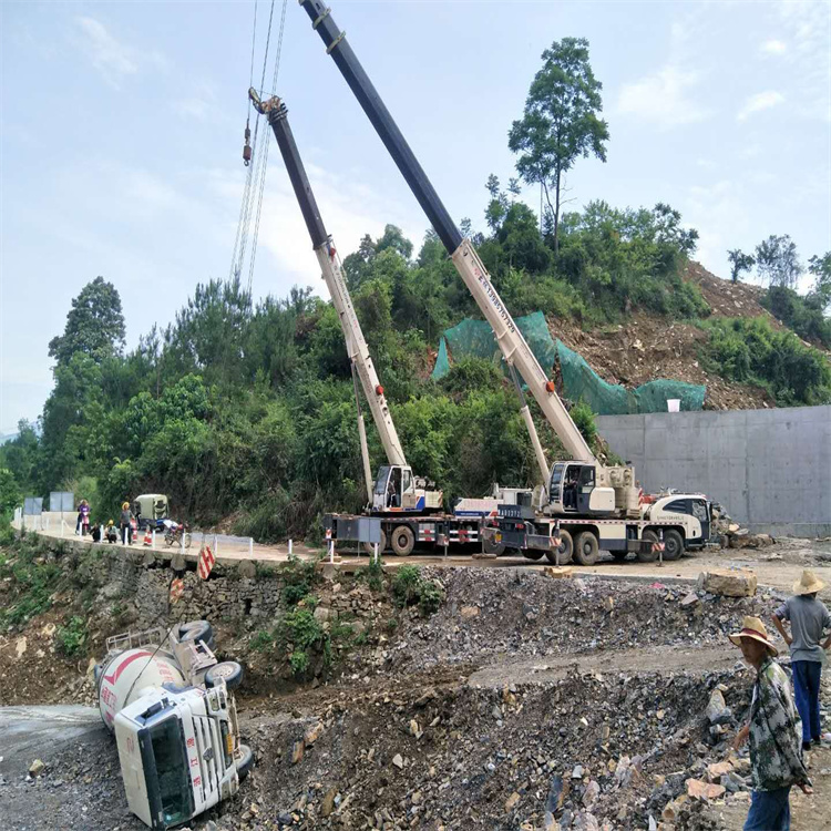 大安镇汽车掉沟里叫吊车救援要多少钱